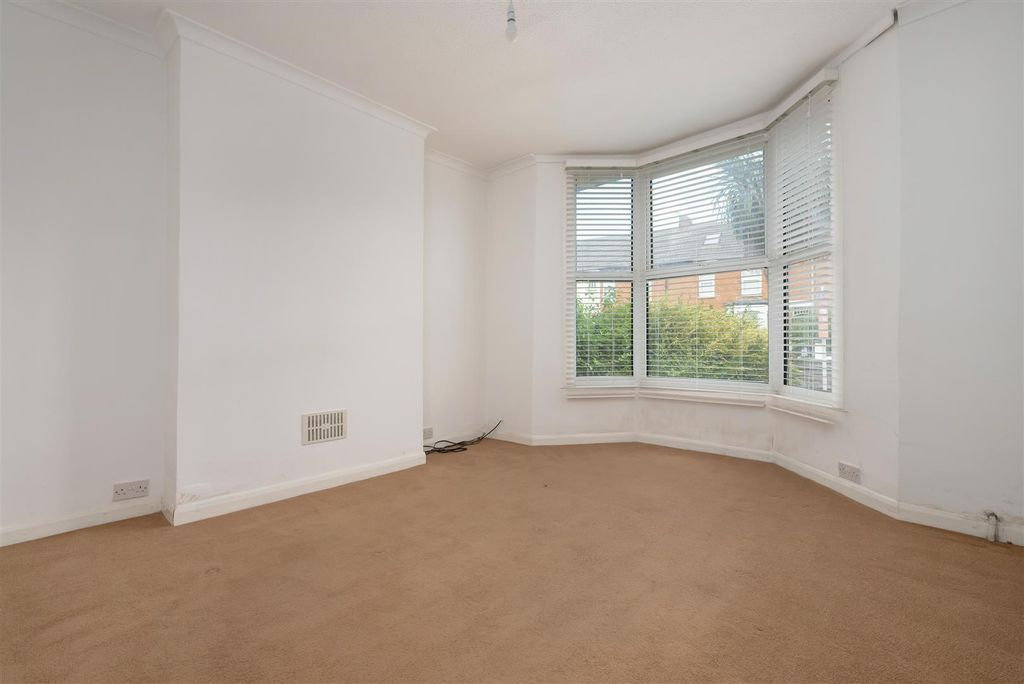 Property photo 2 of 13 Cromwell Road, Whitstable
