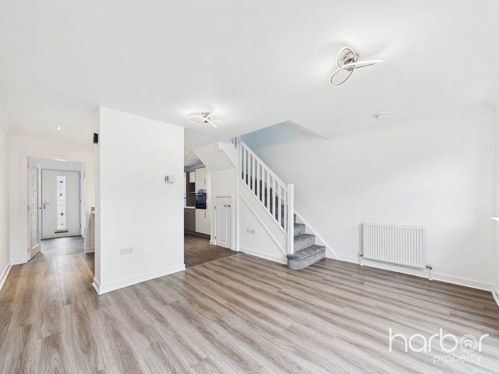 Property photo 2 of 18 5897202