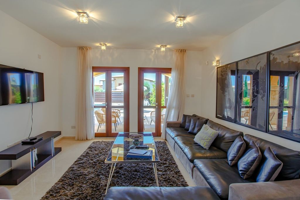 Property photo 3 of 20