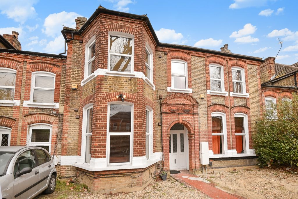 Property photo 3 of 7 External