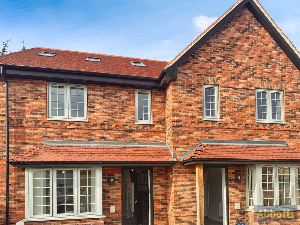 Property photo 1 of 2