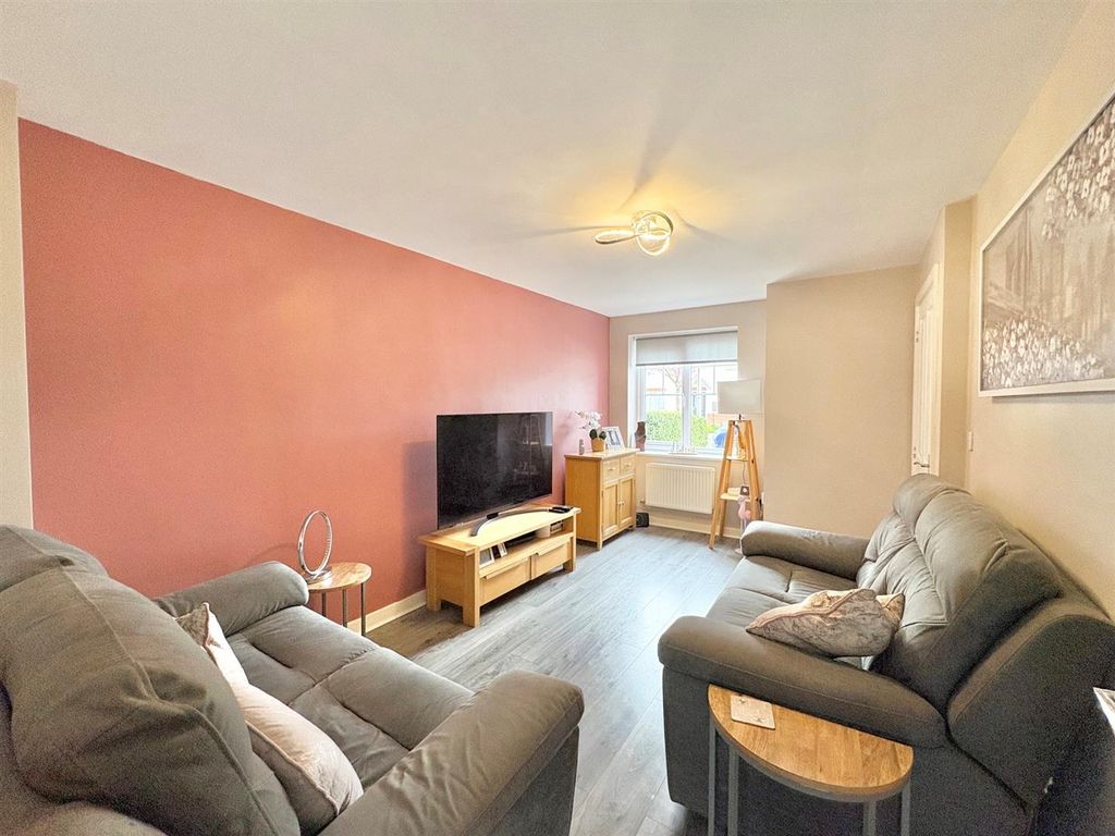 Property photo 2 of 10 Lounge.Jpg