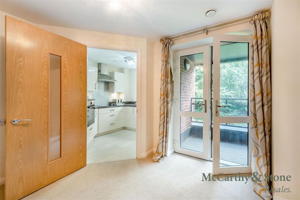 Property photo 2 of 22 8702524-Interior09.Jpg