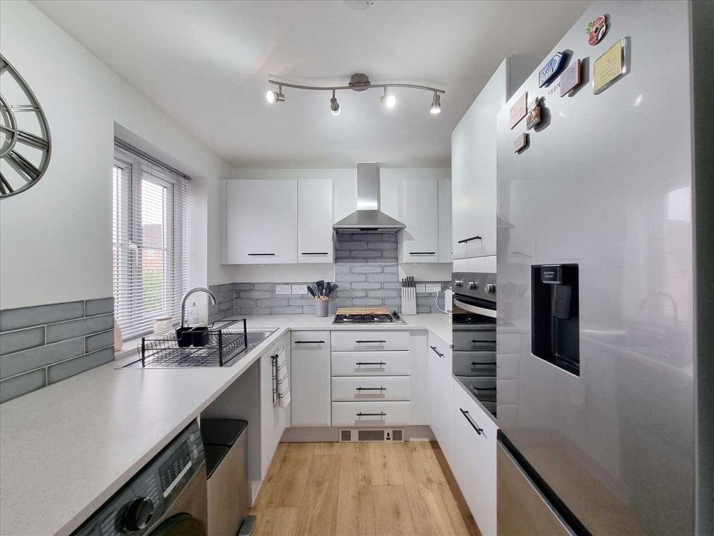 Property photo 3 of 7 Kitchen