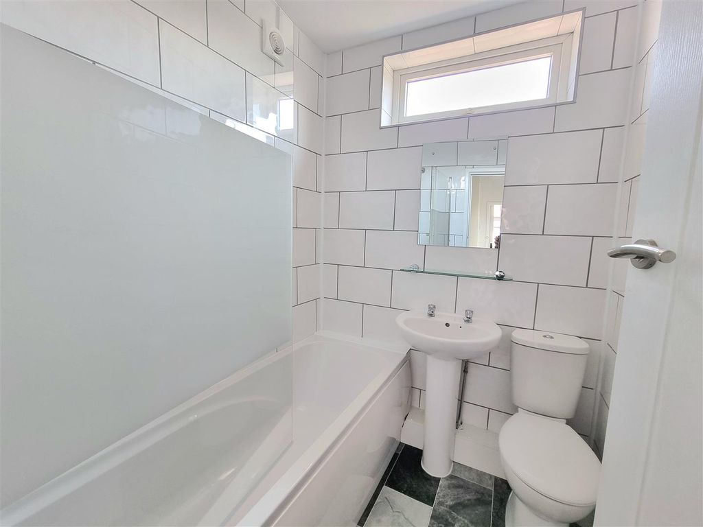 Property photo 3 of 13 Bathroom