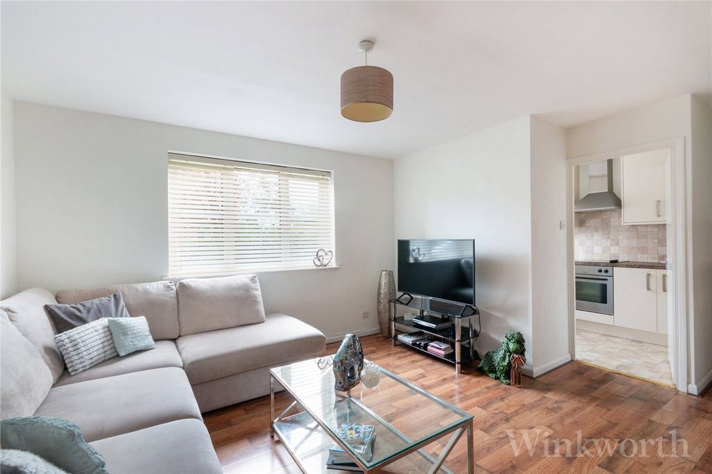 Property photo 2 of 9 Picture No. 11