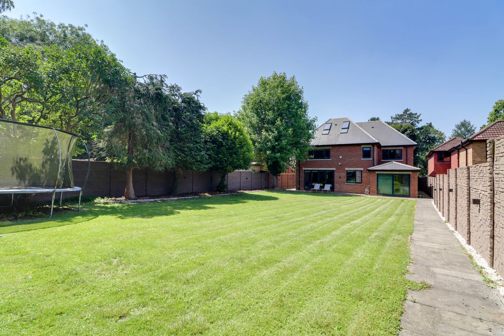 Additional image 27 of 7 bed detached house for saleLondon Road, Luton LU1
