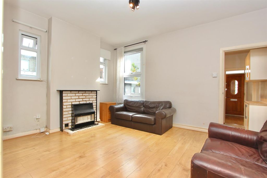 Property photo 1 of 10 Grainger Road, N22