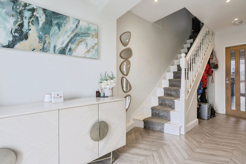 Property photo 2 of 20 Pbox-Img.Jpg