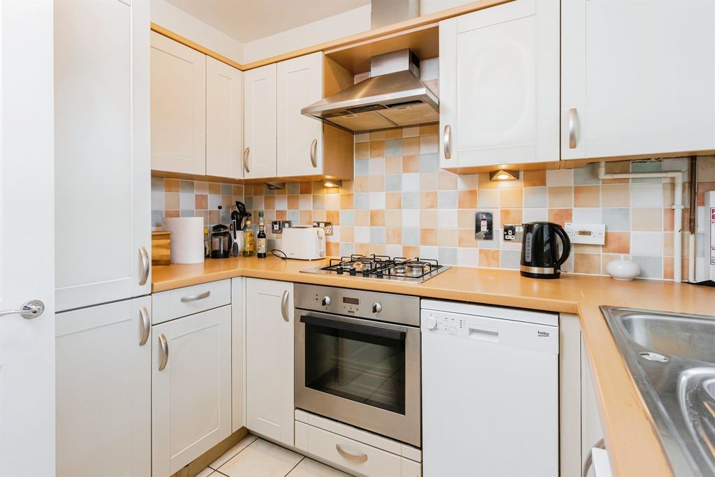 Property photo 3 of 20