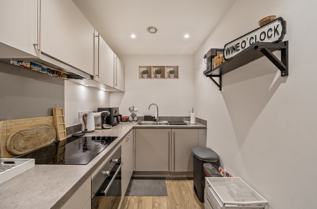 Property photo 3 of 8 1397706-8-6966778...