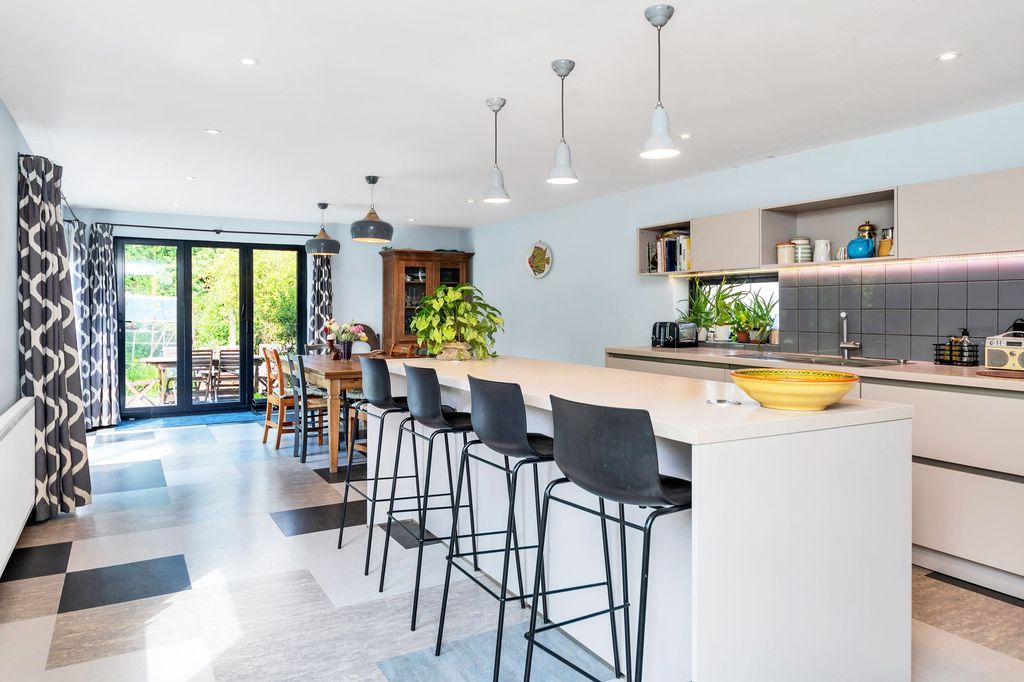 Property photo 2 of 24