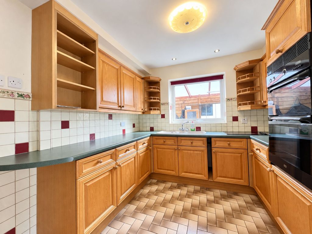 Property photo 2 of 17 Kitchen 1