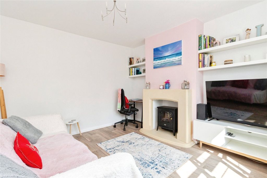 Property photo 2 of 17 Picture No. 28