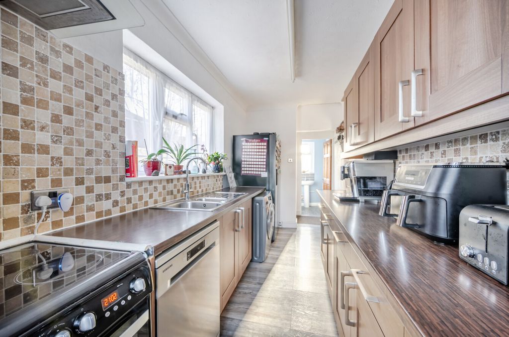 Property photo 2 of 17 Seddons Tiverton