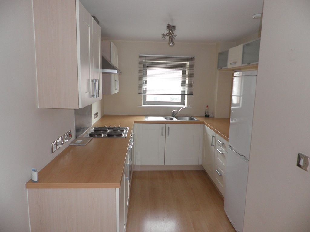 Property photo 2 of 10 Kitchen