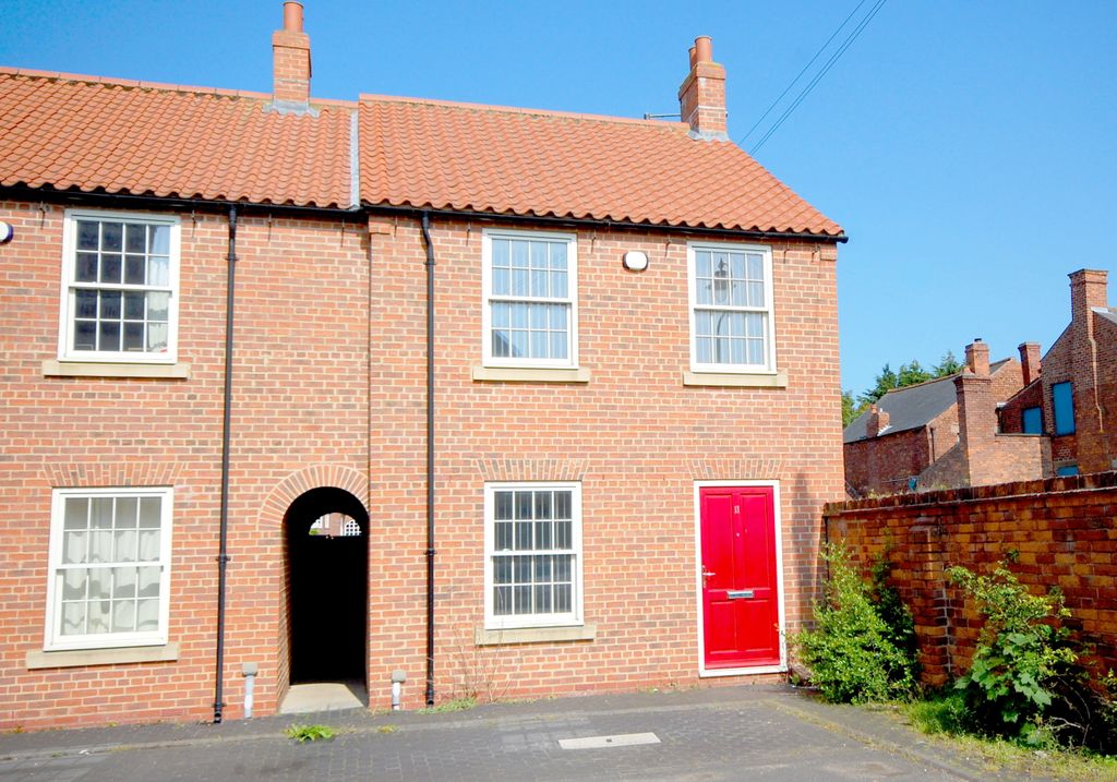 Property photo 1 of 8