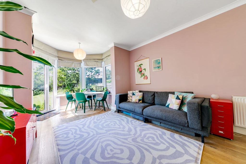 Property photo 1 of 14 08-0336Flat 3, 93-95 South Norwood Hill -13-Medium