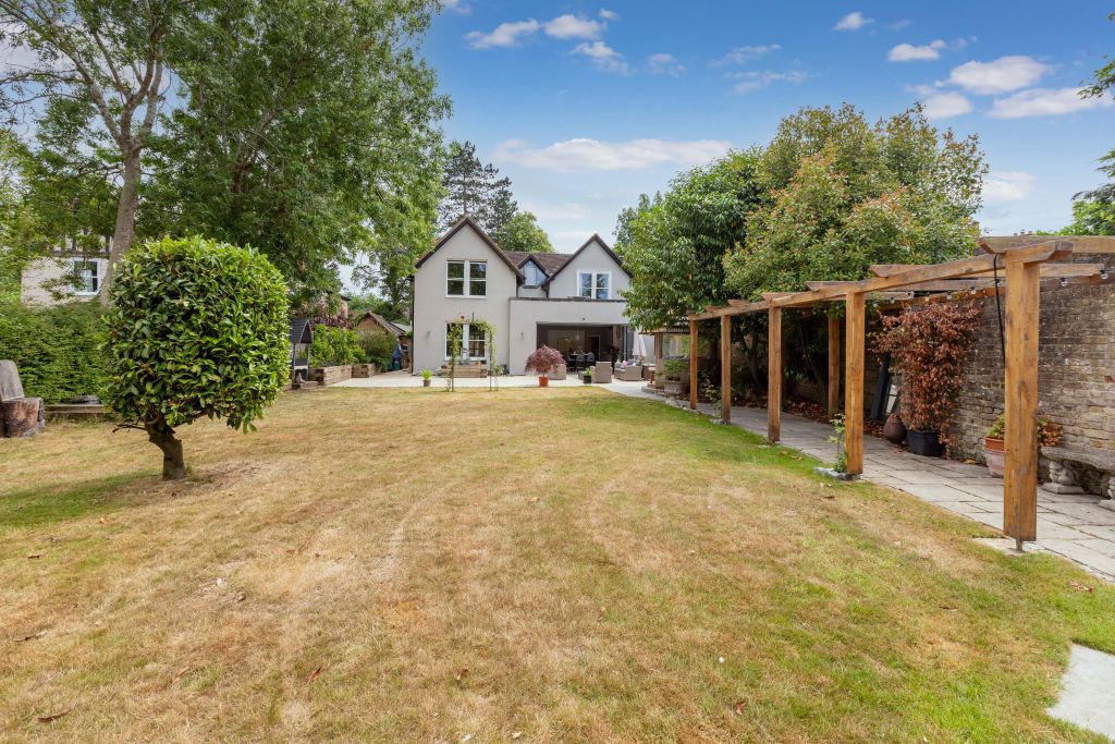 Property photo 2 of 21