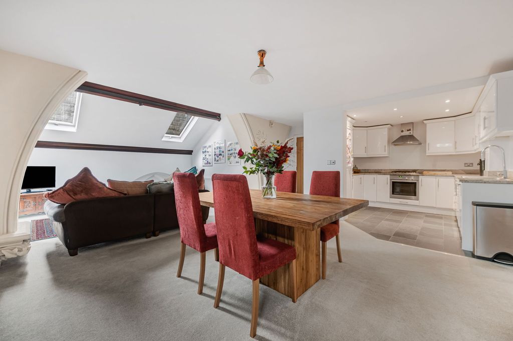 Property photo 2 of 23