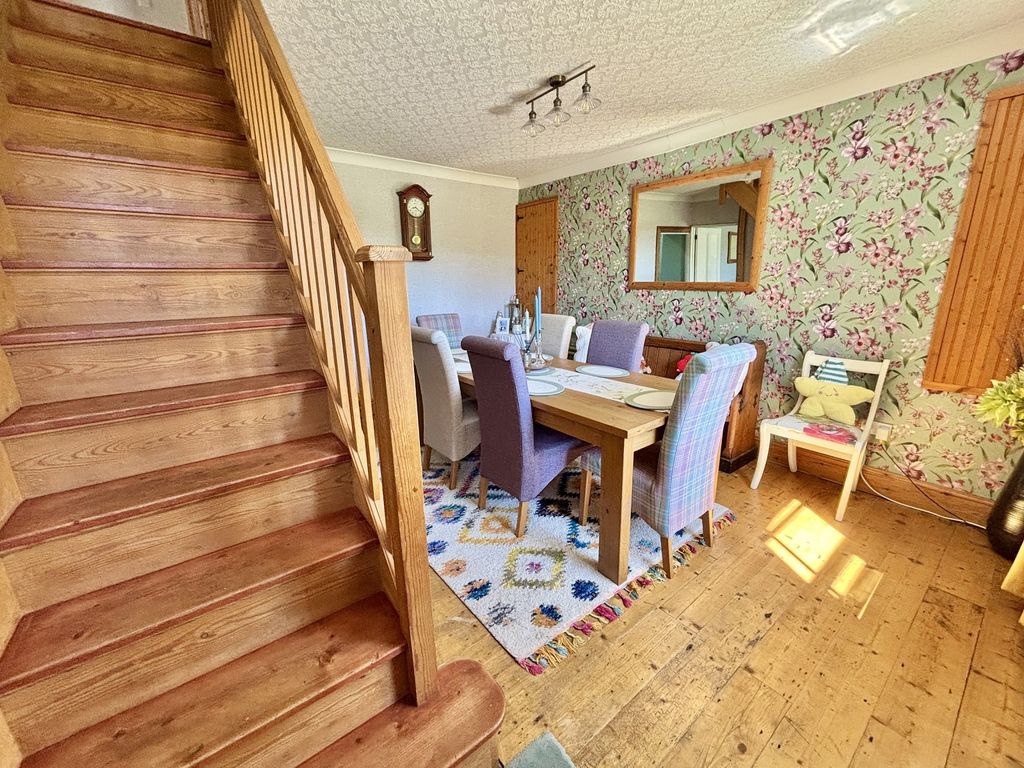 Property photo 2 of 40 Dining Room