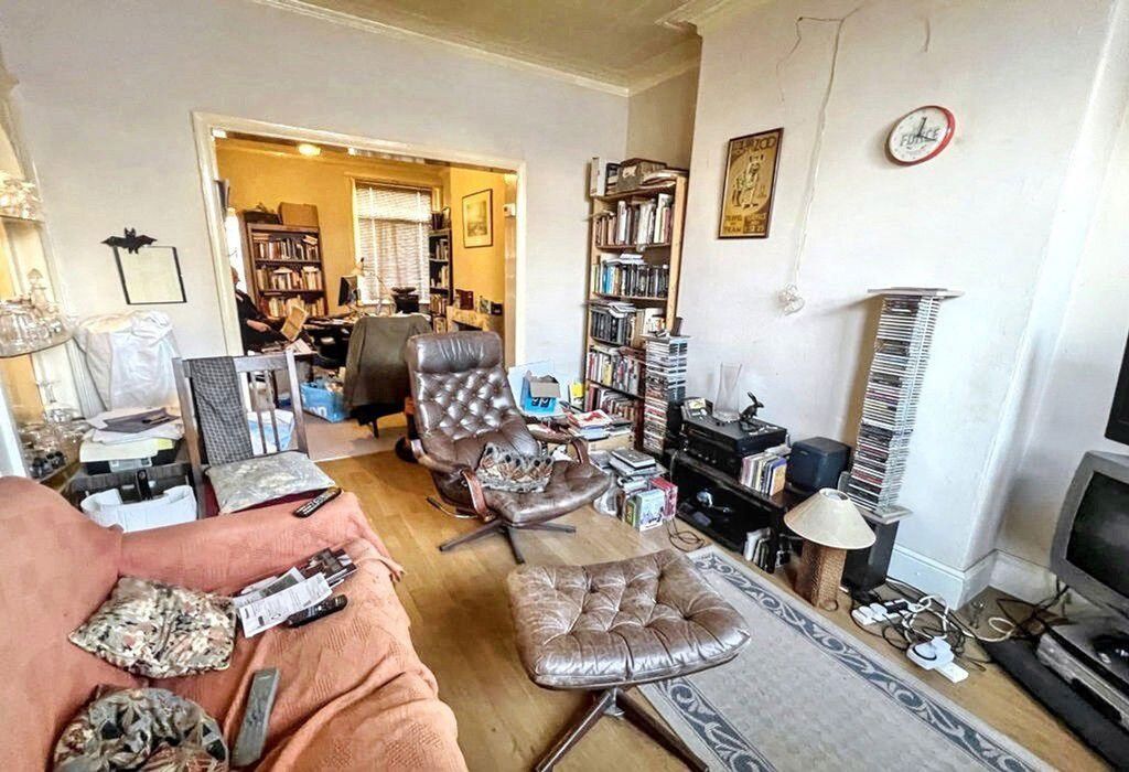Property photo 2 of 12 Lounge
