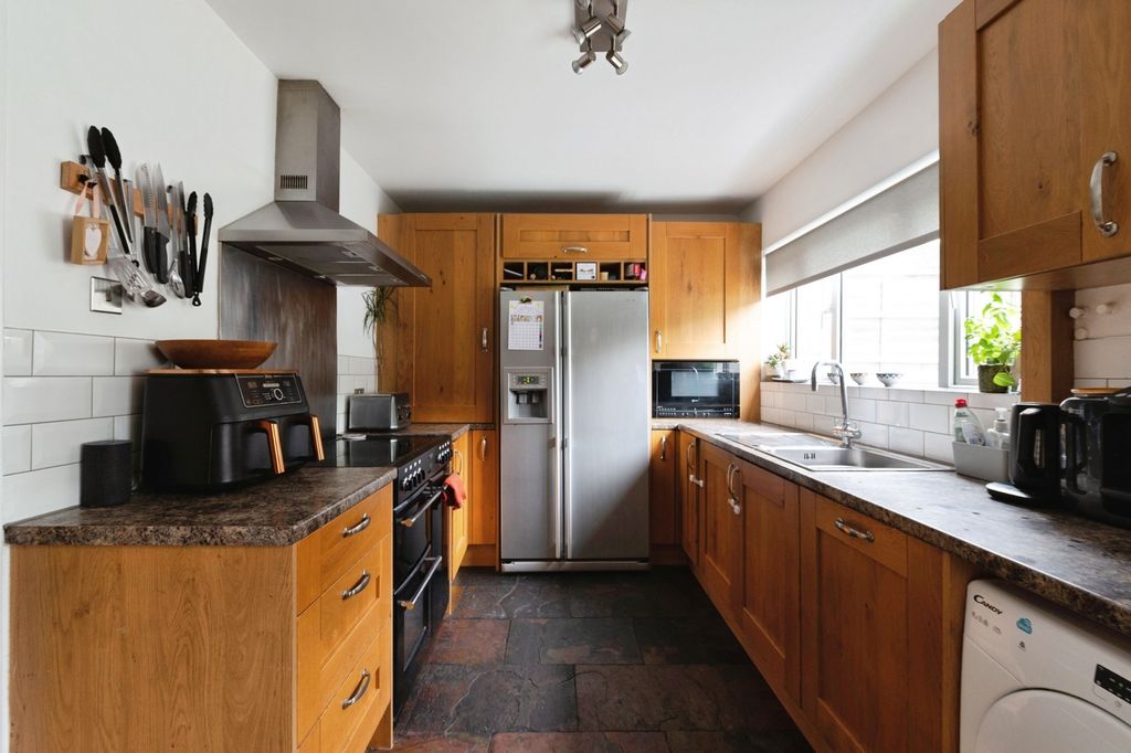 Property photo 3 of 17 Kitchen