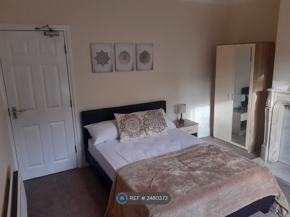 Property photo 1 of 9 Double Room 1  - Available
