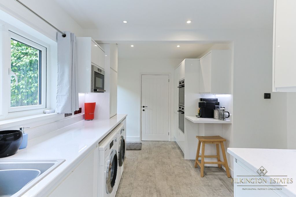 Property photo 3 of 15 4392056