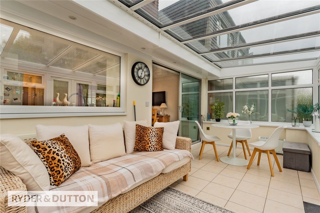 Property photo 2 of 21 Conservatory