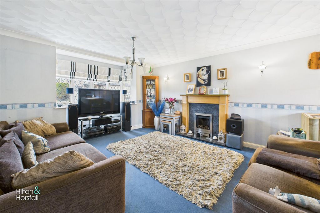 Property photo 2 of 25 Clover Crescent