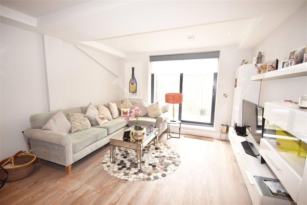 Property photo 2 of 9 Picture No. 01