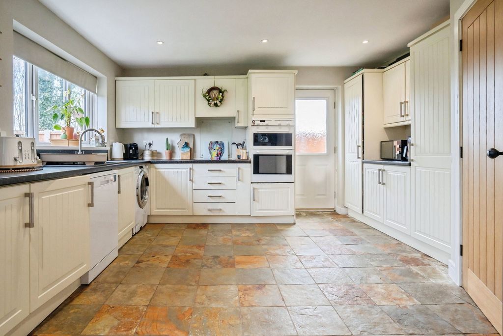 Property photo 2 of 36