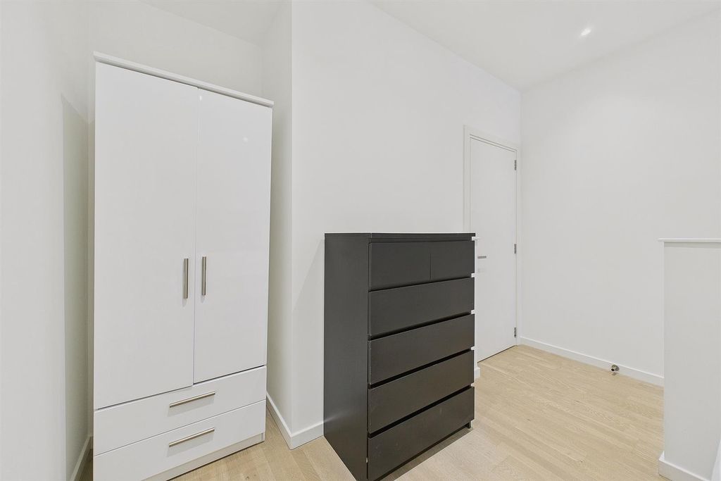 Property photo 3 of 9 Cam02700G0-Pr0280-Still003.Jpg