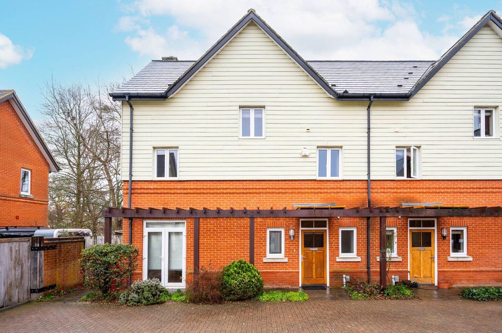 Property photo 2 of 20