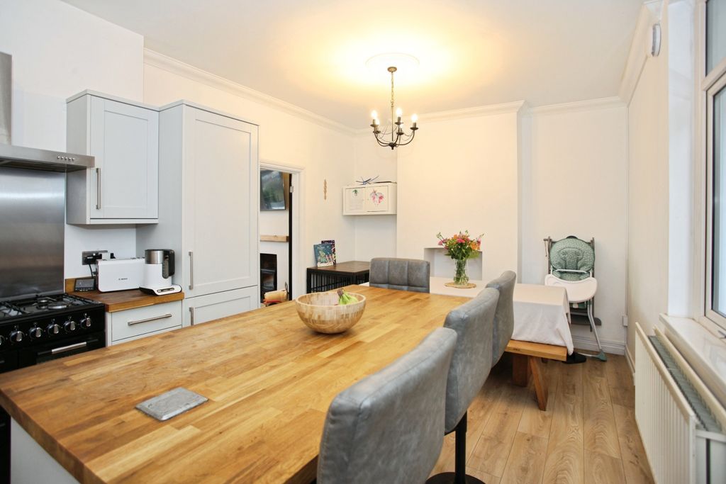 Property photo 3 of 31 Img_1570