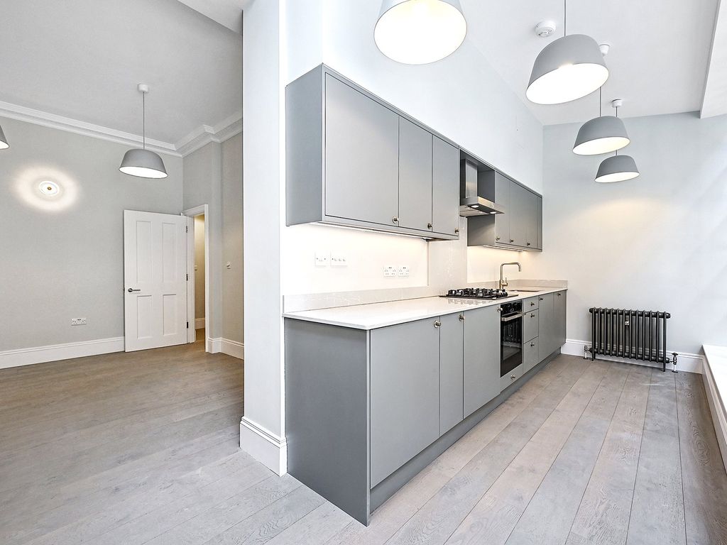 Property photo 2 of 15 Lisle Street
