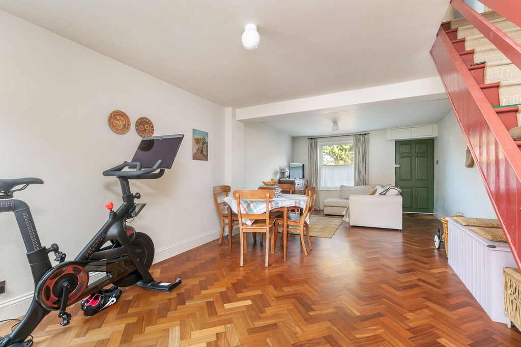 Property photo 3 of 11