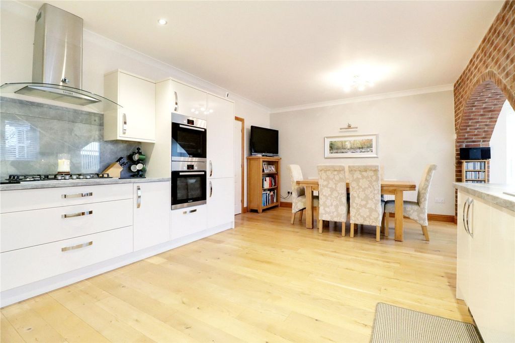 Property photo 2 of 29 Picture No. 24
