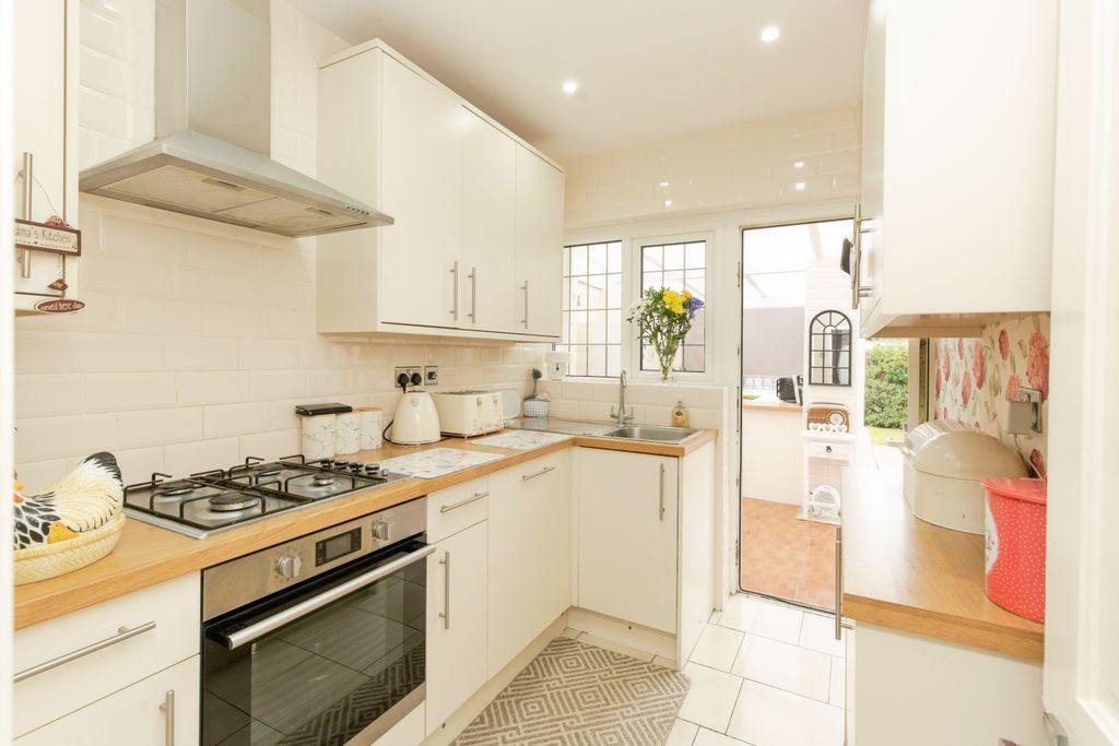 Property photo 3 of 32