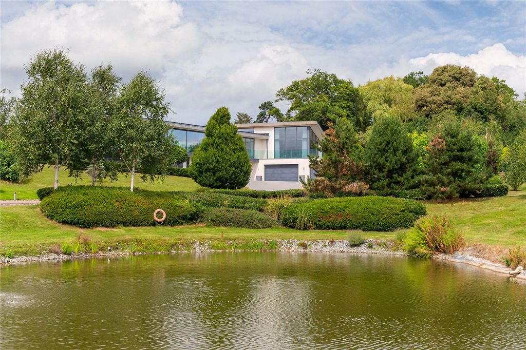 Property photo 3 of 29 Grounds/Pond