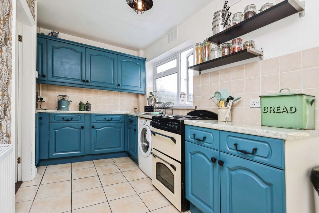 Property photo 3 of 17 Kitchen