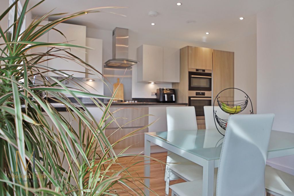 Property photo 1 of 21 Dining Area_3