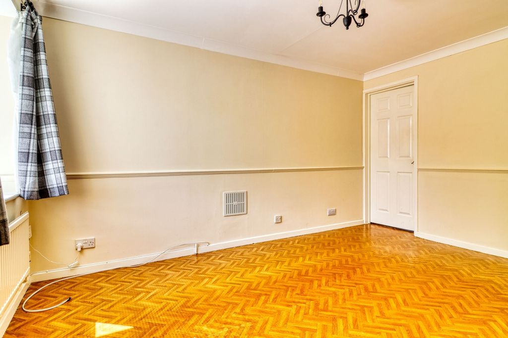 Property photo 3 of 15 Lounge