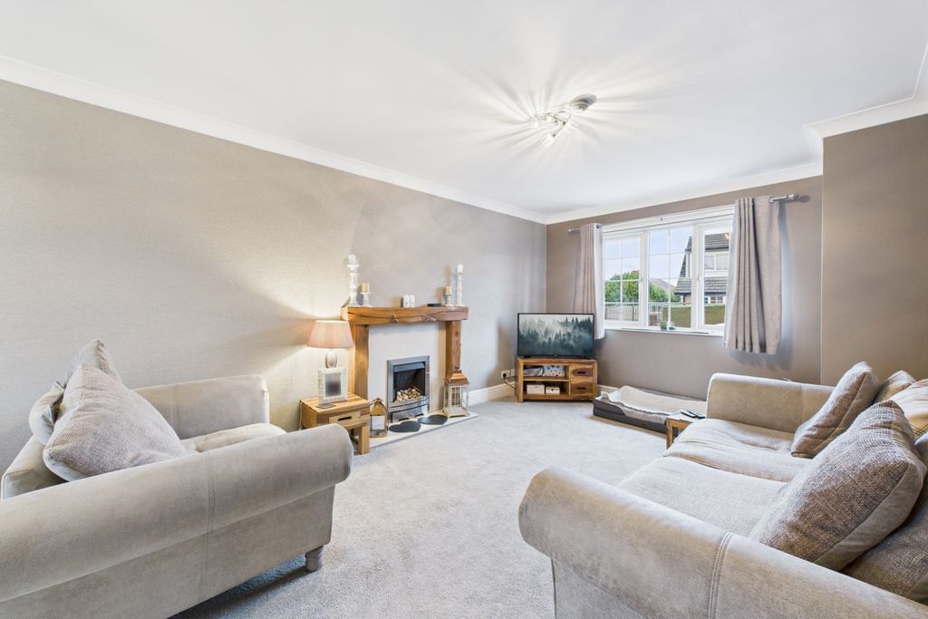 Property photo 2 of 28 Lounge