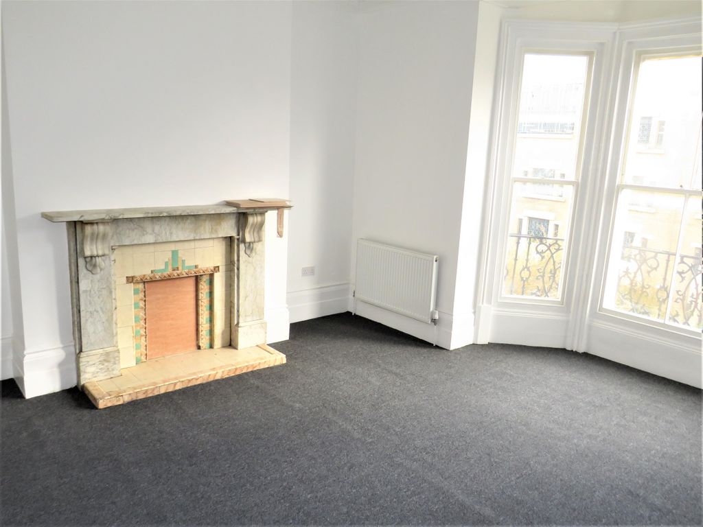 Property photo 2 of 4 Living Room