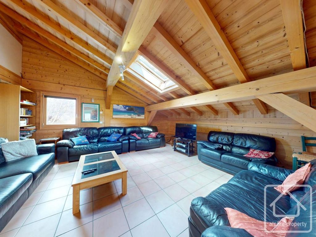 Property photo 3 of 35