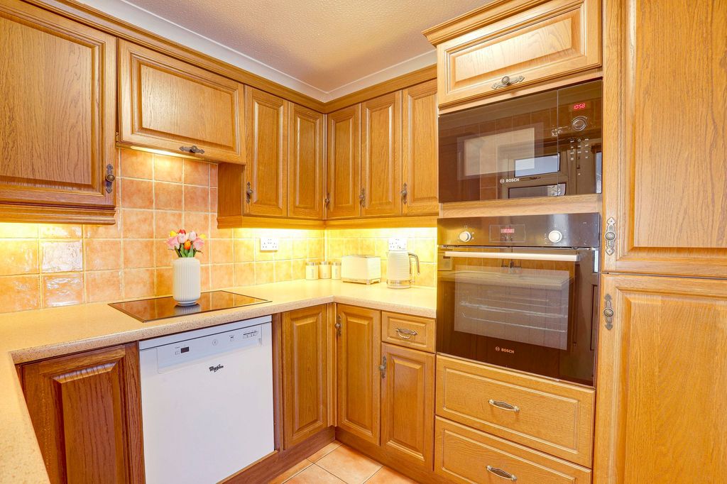 Property photo 2 of 23