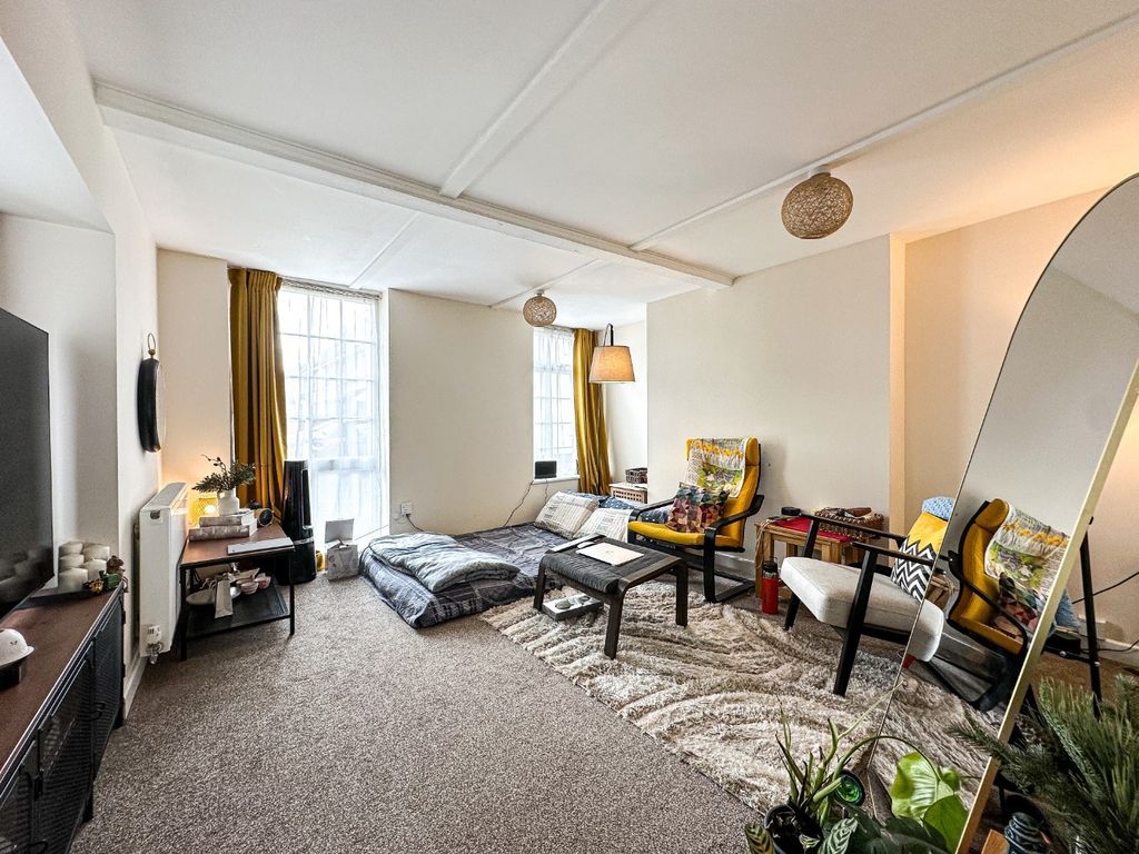 Property photo 3 of 8 5699123