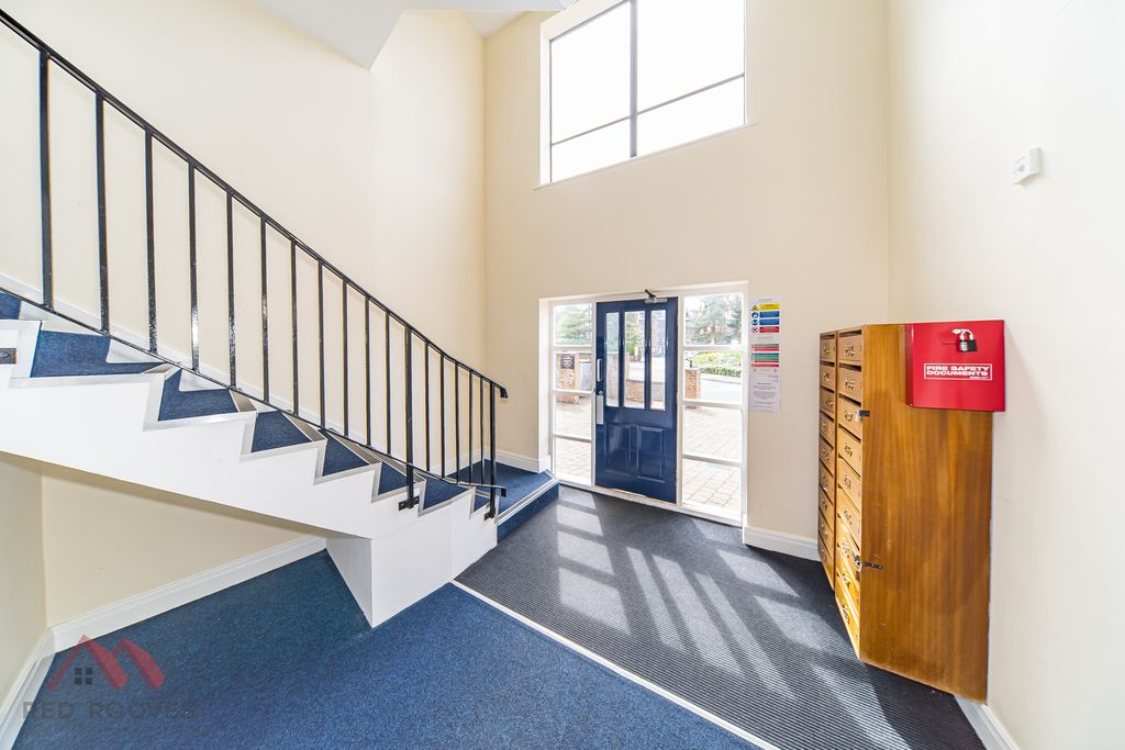 Property photo 3 of 28 Communal Entrance